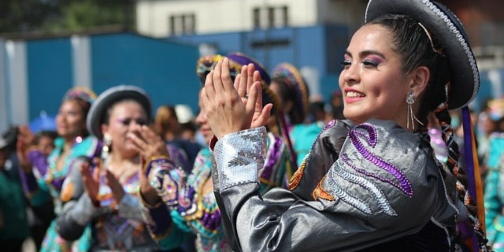 mujer peruana, bailando saya, en lima perú, culture, dance, costume, fashion, peru, andino, city, peruvian foto alex phillc, peru, peru, peru, peru, peru